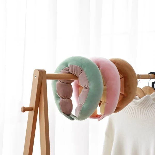 id-11134207-7r98z-lscetz5yclysc5.webp Shaped Travel Neck Pillow – Super Soft Car & Travel Nap Cushion