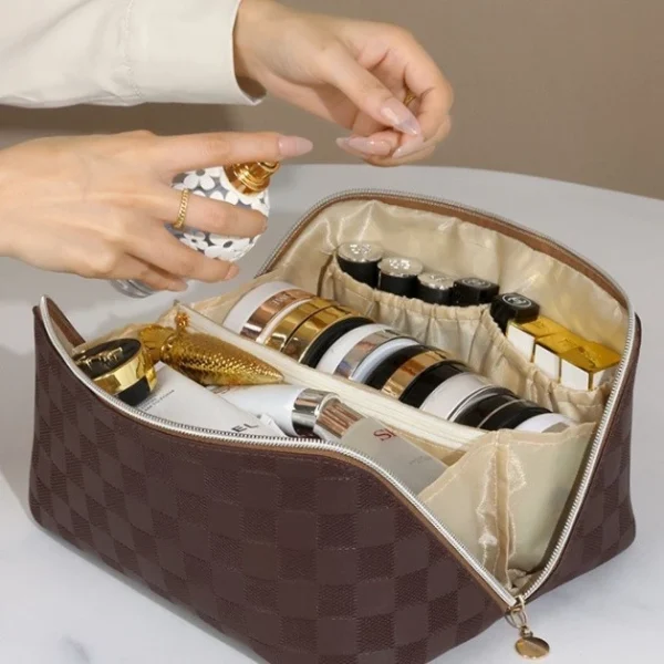 sg-11134201-7rcd8-lspoy10v8cv7a5.webp Large Travel Pouch Wash Bag – Portable Toiletries & Cosmetic Organizer