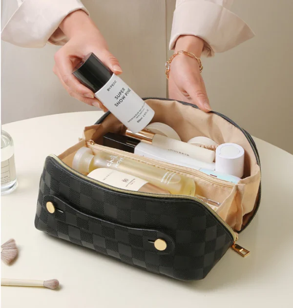 sg-11134202-7rcf9-lspox9xkvkd577.webp Large Travel Pouch Wash Bag – Portable Toiletries & Cosmetic Organizer